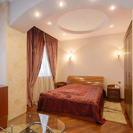 Ghostinitsa "Lina" Hotel Petropavlovsk Exterior photo