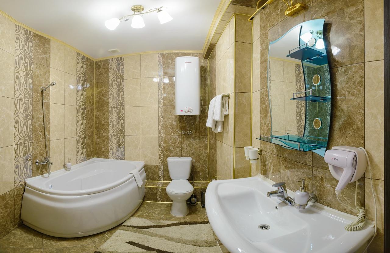 Ghostinitsa "Lina" Hotel Petropavlovsk Exterior photo